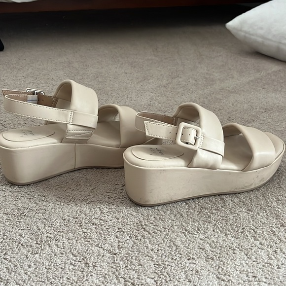 Platform sandals - Picture 2 of 4